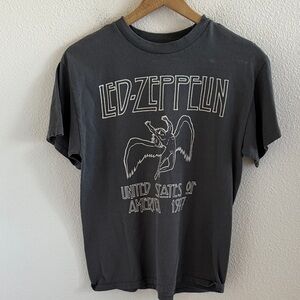 Led Zeppelin United States of America 1977 Gray Graphic T-Shirt Medium